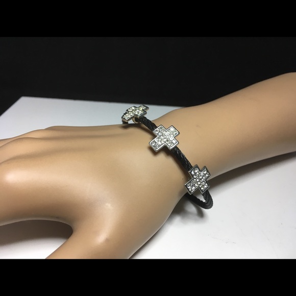 Jewelry - Picture 4 of 5